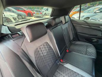 Volkswagen Golf 2.0 TDI R-Line DSG Euro 6 (s/s) 5dr