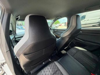 Volkswagen Golf 2.0 TDI R-Line DSG Euro 6 (s/s) 5dr