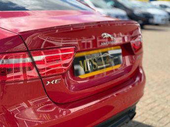 Jaguar XE R-SPORT