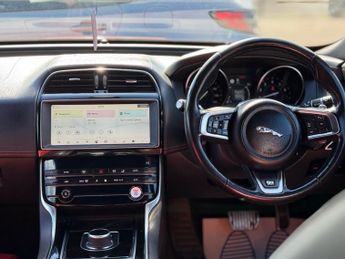Jaguar XE R-SPORT
