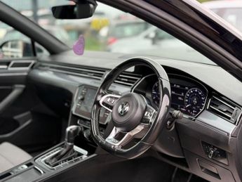 Volkswagen Passat R LINE TDI BLUEMOTION TECHNOLOGY DSG