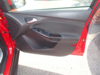 Ford Focus 1.6 Zetec Powershift Euro 5 5dr