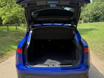 Jaguar F-PACE 2.0 P300 R-Sport Auto AWD Euro 6 (s/s) 5dr