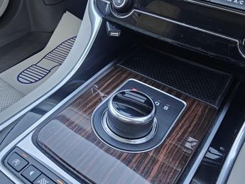 Jaguar XF 2.0d Portfolio Auto Euro 6 (s/s) 4dr