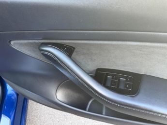 Tesla Model 3 Standard Range Plus Auto RWD 4dr