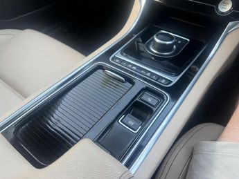 Jaguar XE 2.0i Prestige Auto Euro 6 (s/s) 4dr