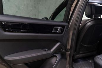 Porsche Cayenne 2.9T V6 S TiptronicS 4WD Euro 6 (s/s) 5dr