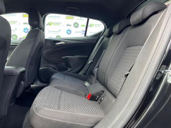 Vauxhall Astra 1.4i Turbo SRi Nav Auto Euro 6 (s/s) 5dr