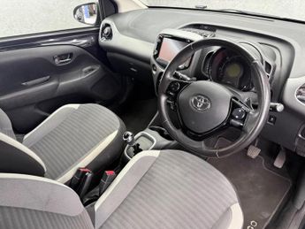 Toyota AYGO 1.0 VVT-i x-play x-shift Euro 6 5dr