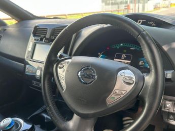 Nissan Leaf 30kWh Tekna Auto 5dr