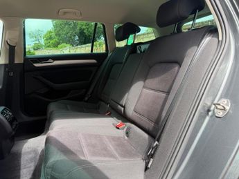 Volkswagen Passat 2.0 TDI BlueMotion Tech SE Business DSG Euro 6 (s/s) 5dr