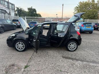 Renault Clio 1.2 Dynamique TomTom Euro 5 5dr