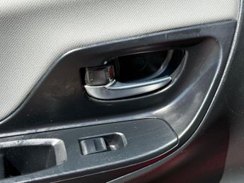 Toyota Yaris 1.5 VVT-h Icon E-CVT Euro 6 5dr