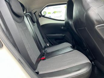 Toyota AYGO 1.0 VVT-i x-pression x-shift Euro 6 5dr