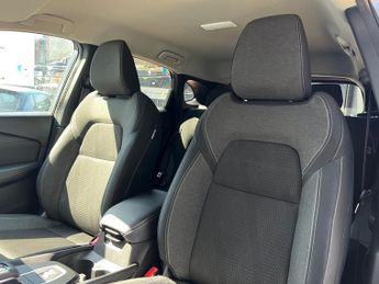 Nissan Qashqai 1.3 DIG-T MHEV N-Connecta XTRON Euro 6 (s/s) 5dr