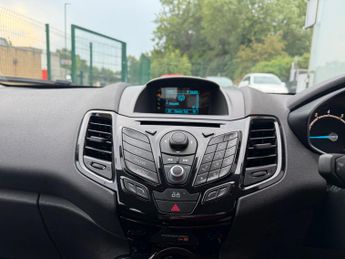 Ford Fiesta 1.0T EcoBoost Zetec Euro 5 (s/s) 5dr