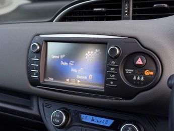 Toyota Yaris 1.5 VVT-h Icon E-CVT Euro 6 (s/s) 5dr