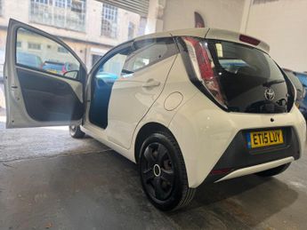 Toyota AYGO 1.0 VVT-i x-play x-shift Euro 5 5dr Euro 5