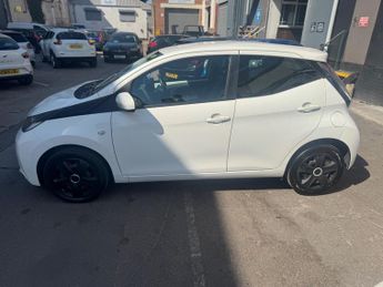 Toyota AYGO 1.0 VVT-i x-play x-shift Euro 5 5dr Euro 5