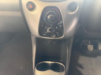 Toyota AYGO 1.0 VVT-i x-play x-shift Euro 5 5dr Euro 5