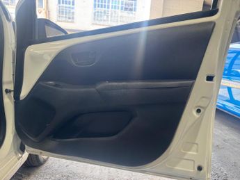 Toyota AYGO 1.0 VVT-i x-play x-shift Euro 5 5dr Euro 5