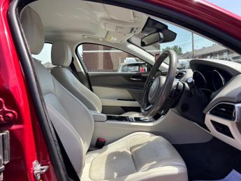 Jaguar XE 2.0d Portfolio Auto Euro 6 (s/s) 4dr
