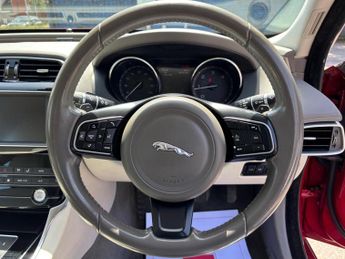 Jaguar XE 2.0d Portfolio Auto Euro 6 (s/s) 4dr