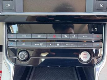 Jaguar XE 2.0d Portfolio Auto Euro 6 (s/s) 4dr