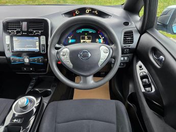 Nissan Leaf 24kWh Acenta+ Hatchback 5dr Electric Auto (107 bhp)