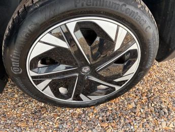 MG MG4 64kWh SE Long Range Auto 5dr