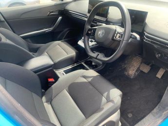 MG MG4 64kWh SE Long Range Auto 5dr