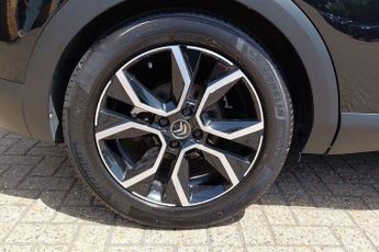 Citroen e-C4 50kWh Shine Plus Auto 5dr (7.4kW Charger)