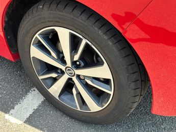 Nissan Leaf 40kWh Acenta Auto 5dr