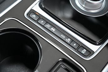 JAGUAR XE 2.0d Prestige Saloon 4dr Diesel Auto Euro 6 (s/s) (163 ps) +FREE