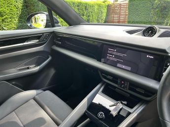 Porsche Macan 100kWh 4S Auto 4WD 5dr