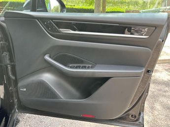 Porsche Macan 100kWh 4S Auto 4WD 5dr