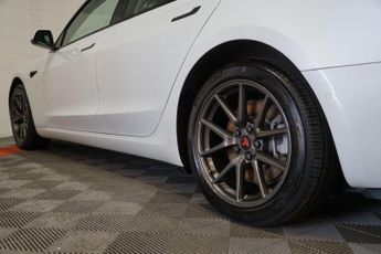 Tesla Model 3 Standard Range Plus Auto RWD 4dr