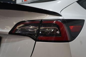 Tesla Model 3 Standard Range Plus Auto RWD 4dr