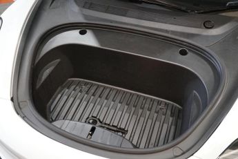 Tesla Model 3 Standard Range Plus Auto RWD 4dr