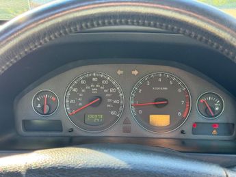 Volvo V70 2.4 SE 5dr