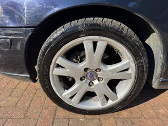Volvo V70 2.4 SE 5dr