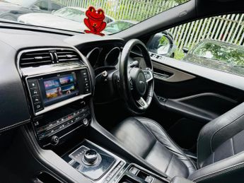 Jaguar F-PACE 2.0 D180 R-Sport Auto AWD Euro 6 (s/s) 5dr