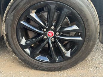 Jaguar F-PACE 2.0 D180 R-Sport Auto AWD Euro 6 (s/s) 5dr
