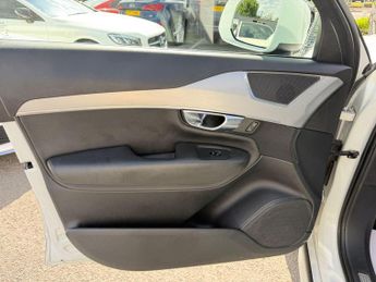 Volvo XC90 2.0 D5 Momentum Geartronic 4WD Euro 6 (s/s) 5dr