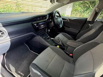 TOYOTA AURIS 1.8 VVT-h Design Hatchback 5dr Petrol Hybrid CVT Euro 6 (s/s) (1