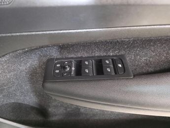 Volvo XC40 1.5 T3 R-Design Auto Euro 6 (s/s) 5dr