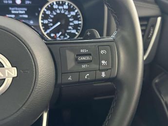Nissan Qashqai 1.3 DIG-T MHEV Acenta Premium SUV 5dr Petrol Hybrid XTRON Euro 6