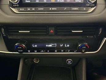 Nissan Qashqai 1.3 DIG-T MHEV Acenta Premium SUV 5dr Petrol Hybrid XTRON Euro 6