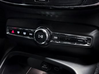 Volvo XC40 Plus B4 (197 hp) Auto