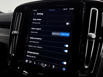 Volvo XC40 Plus B4 (197 hp) Auto